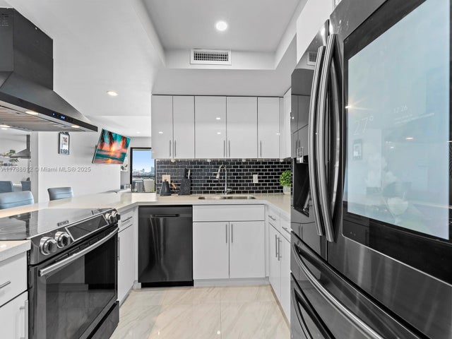 5 of 40 - 911 E Ponce De Leon Blvd 1601, Coral Gables, FL