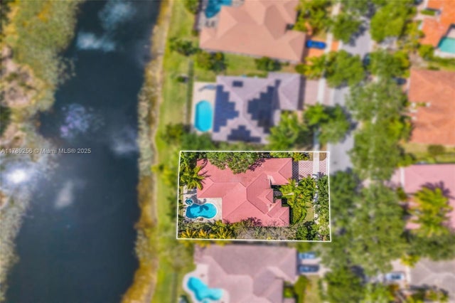 2 of 71 - 3739 Oak Ridge Cir, Weston, FL