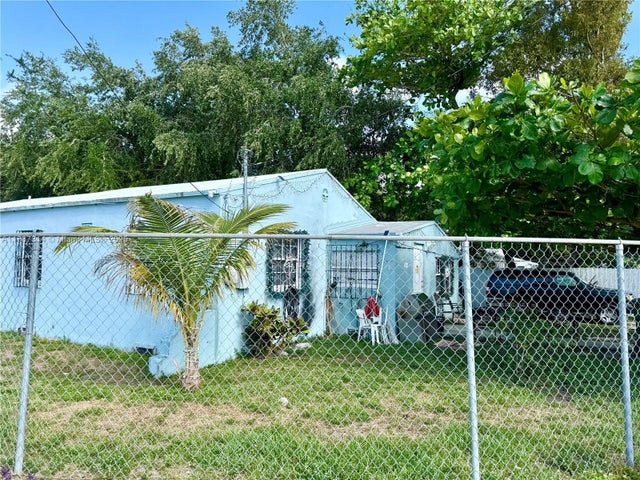 2 of 12 - 6400 Nw 1st Pl, Miami, FL