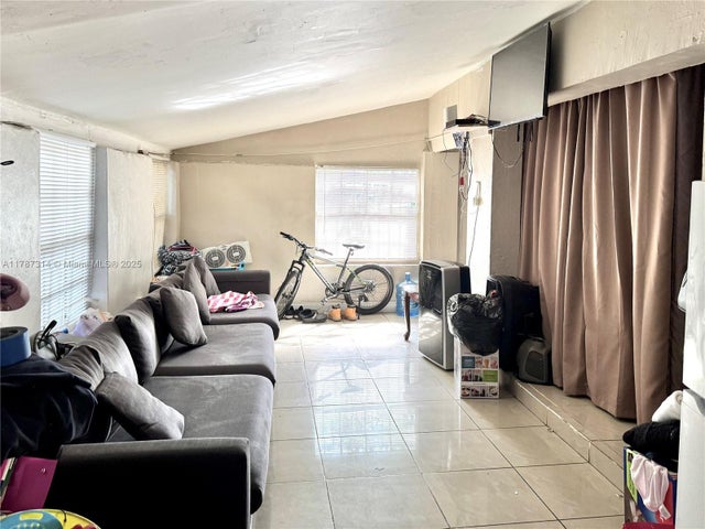 4 of 12 - 6400 Nw 1st Pl, Miami, FL