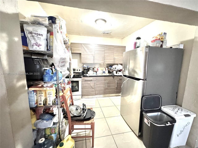 5 of 12 - 6400 Nw 1st Pl, Miami, FL