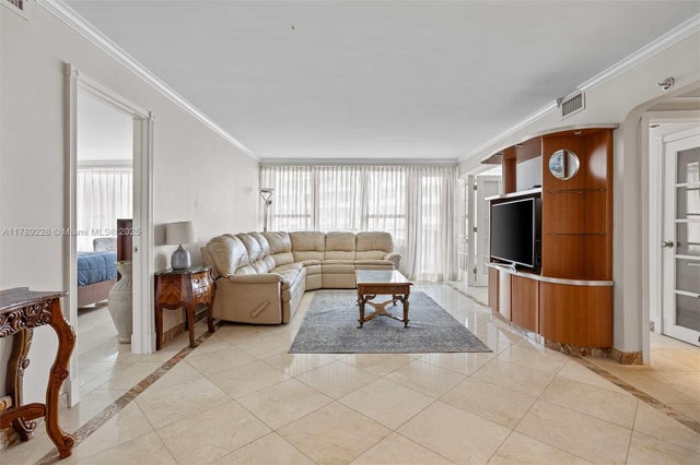 5 of 50 - 5225 Collins Ave 1117, Miami Beach, FL