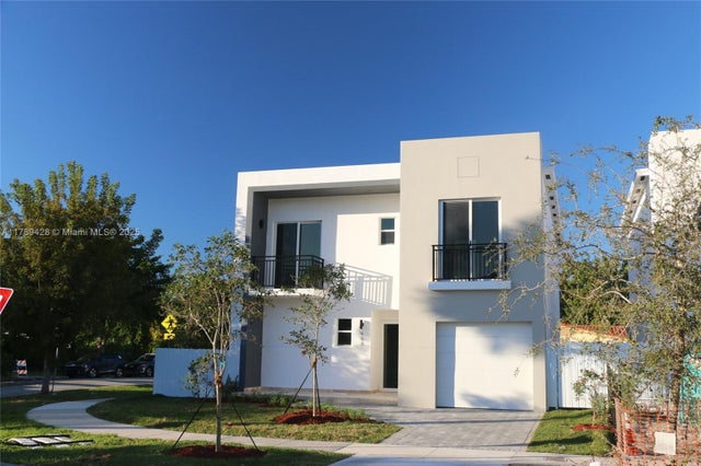 1 of 27 - 900 Sw 24th Rd, Miami, FL