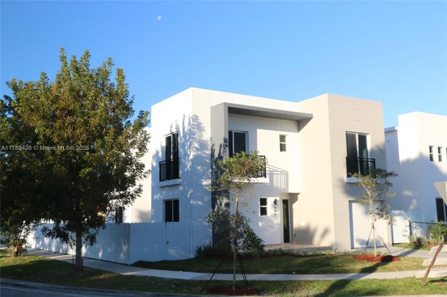 2 of 27 - 900 Sw 24th Rd, Miami, FL