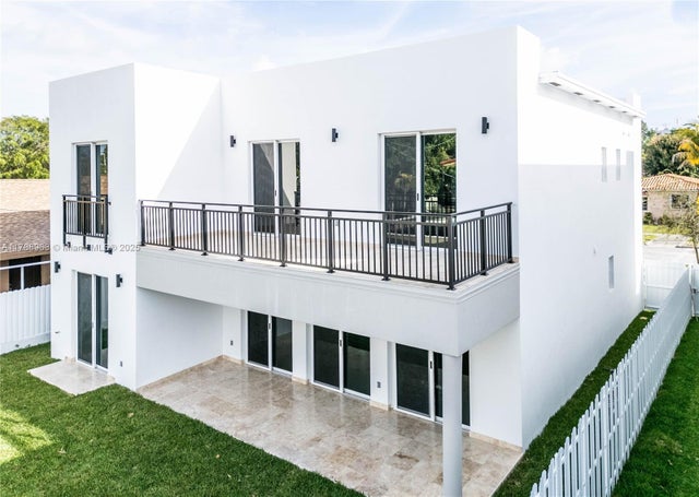 3 of 38 - 910 Sw 24th Rd, Miami, FL