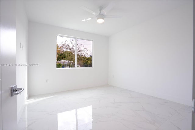 5 of 38 - 910 Sw 24th Rd, Miami, FL