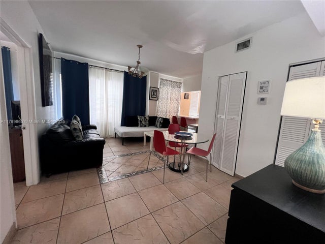3 of 16 - 918 Ocean Dr 302, Miami Beach, FL
