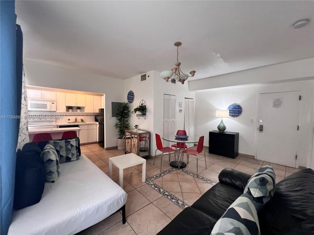 5 of 16 - 918 Ocean Dr 302, Miami Beach, FL