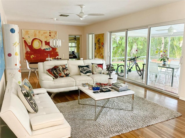 5 of 29 - 5965 Sw 64th Pl, South Miami, FL