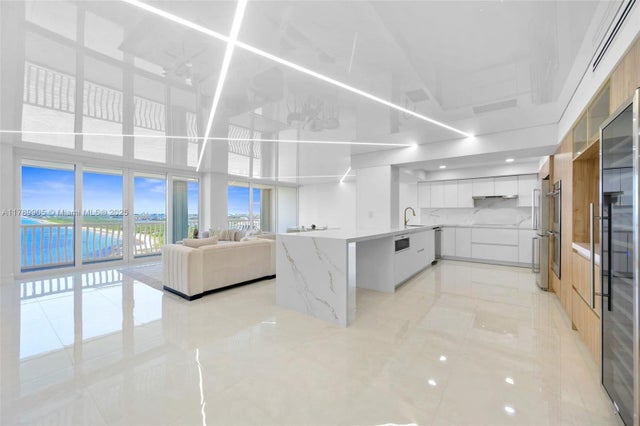 1 of 31 - 2200 S Ocean Ln 2204, Fort Lauderdale, FL