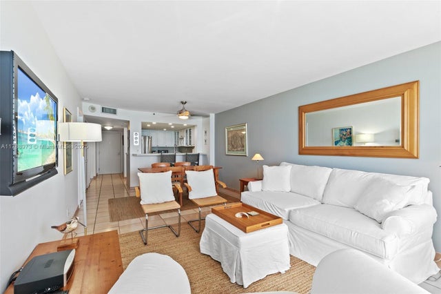 4 of 30 - 2555 Collins Ave 805, Miami Beach, FL