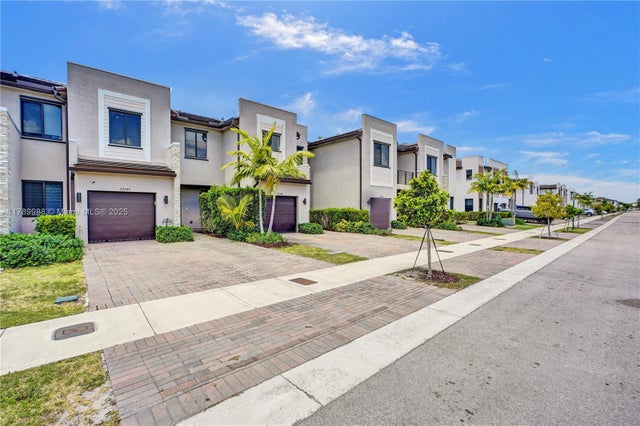5 of 85 - 20540 Ne 5th Pl, Miami, FL