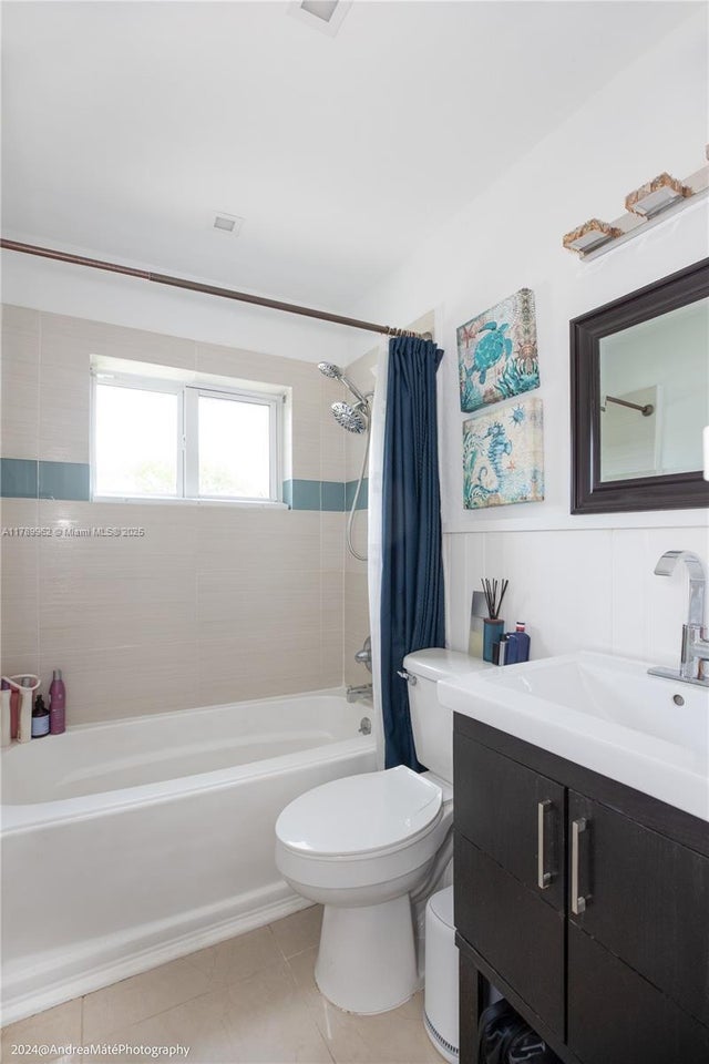 3 of 9 - 5901 Ne 4th Ave, Oakland Park, FL