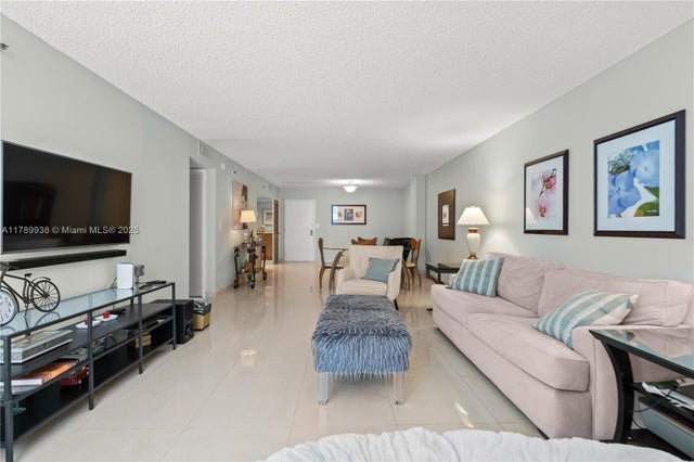 5 of 24 - 2401 Collins Ave 705, Miami Beach, FL