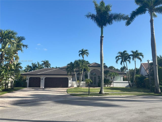 1 of 40 - 320 Windmill Palm Ave, Plantation, FL