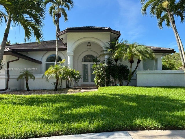 2 of 40 - 320 Windmill Palm Ave, Plantation, FL