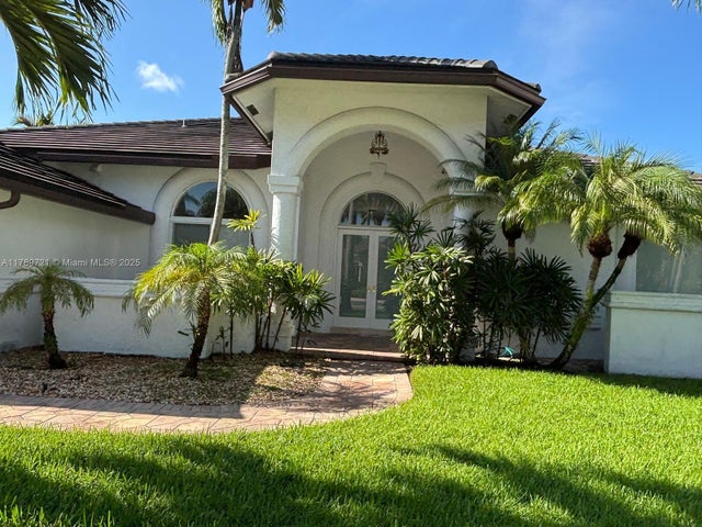 4 of 40 - 320 Windmill Palm Ave, Plantation, FL