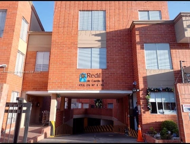 1 of 16 - Calle 174 8-90, Bogota, FL