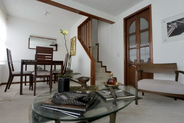 3 of 16 - Calle 174 8-90, Bogota, FL