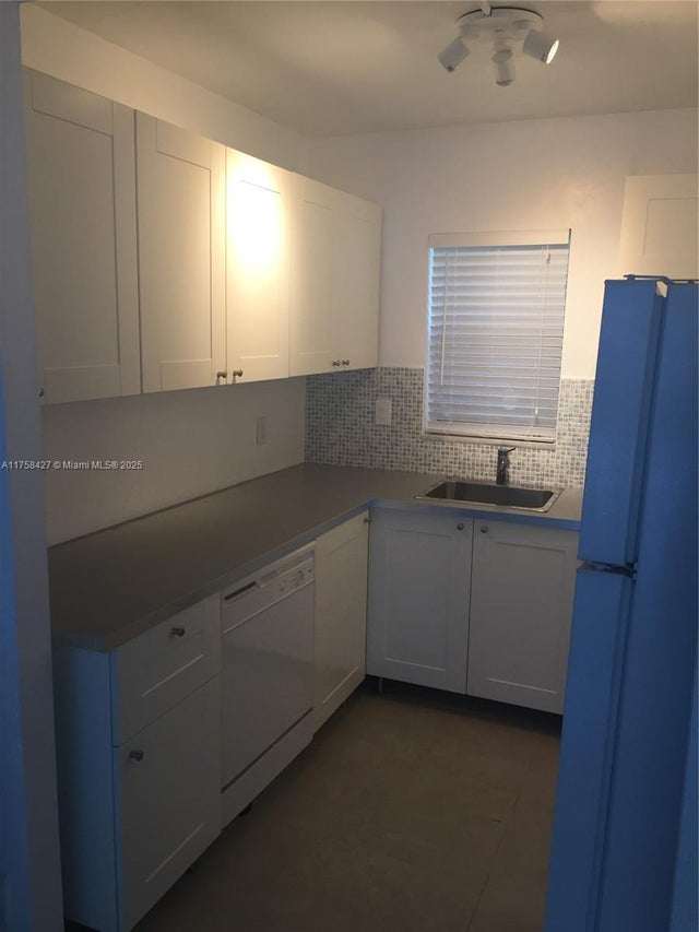 3 of 21 - 1701 Washington St 503, Hollywood, FL