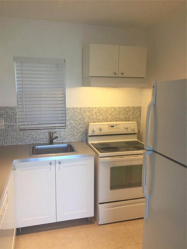 4 of 21 - 1701 Washington St 503, Hollywood, FL