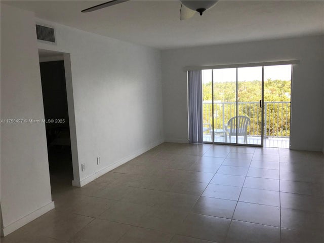 5 of 21 - 1701 Washington St 503, Hollywood, FL