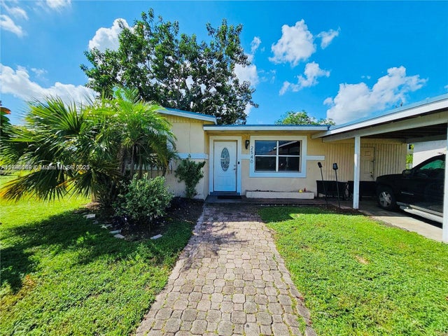 3 of 10 - 2540 Nw 15th St, Fort Lauderdale, FL