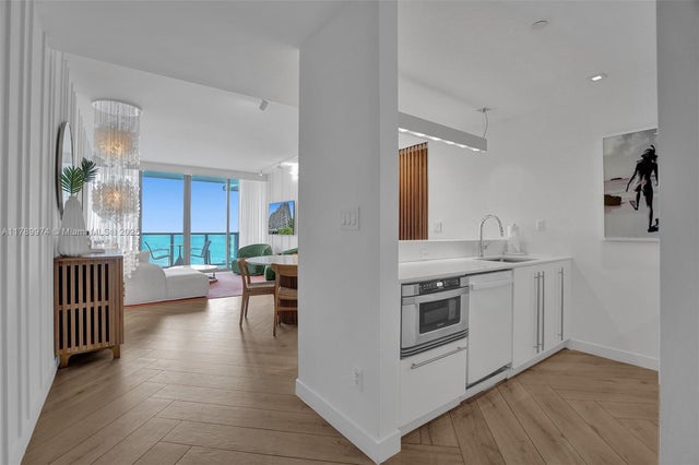 3 of 15 - 2201 Collins Ave 1215, Miami Beach, FL