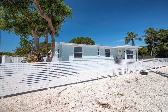 2 of 29 - 212 Buttonwood Ln, Key Largo, FL