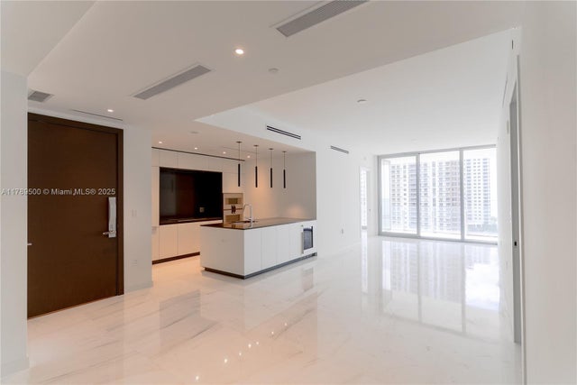 1 of 10 - 300 Biscayne Blvd Way 1102, Miami, FL