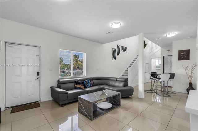4 of 15 - 1426 Nw 74th St, Miami, FL