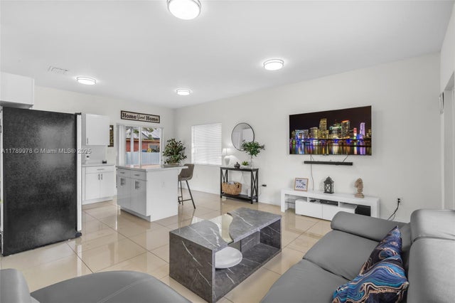 5 of 15 - 1426 Nw 74th St, Miami, FL