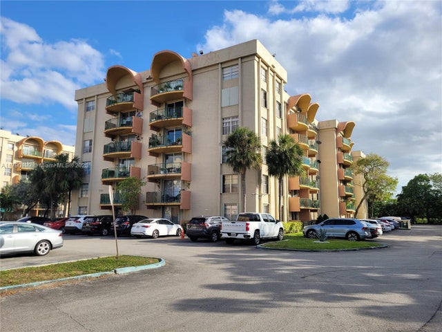 1 of 6 - 9360 Fontainebleau Blvd 208, Miami, FL