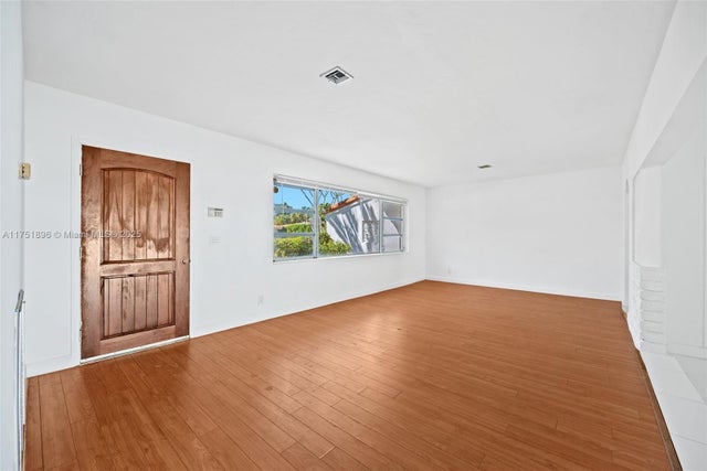 5 of 21 - 10635 Ne 11 Ct, Miami Shores, FL