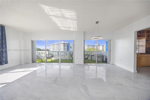 5 of 48 - 4001 Hillcrest Dr 601, Hollywood, FL
