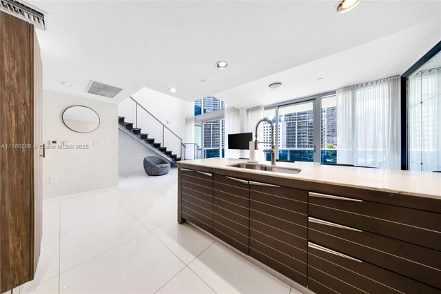 4 of 37 - 200 Biscayne Blvd Way 503, Miami, FL