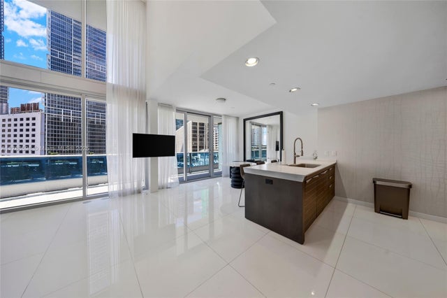 5 of 37 - 200 Biscayne Blvd Way 503, Miami, FL