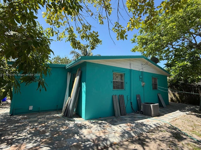 3 of 17 - 1128 W 6th St, Riviera Beach, FL