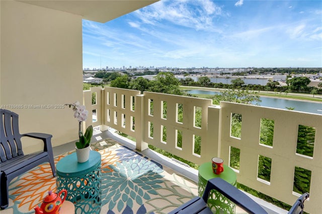 2 of 16 - 4330 Hillcrest Dr 807, Hollywood, FL