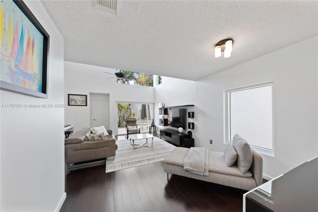 4 of 48 - 920 Scarlet Oak Ter, Hollywood, FL