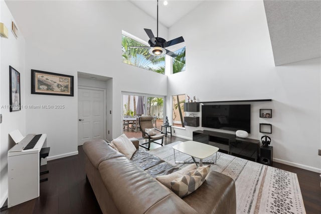 5 of 48 - 920 Scarlet Oak Ter, Hollywood, FL