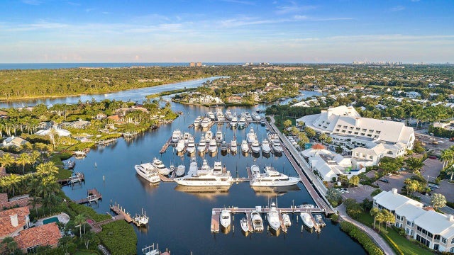 4 of 22 - 121 Spinnaker Ln, Jupiter, FL
