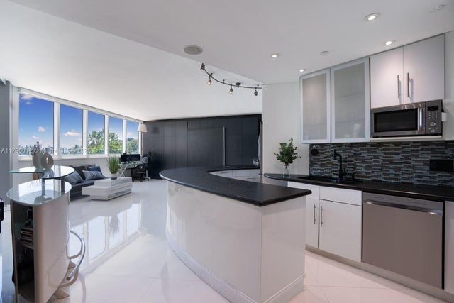 2 of 20 - 300 S Pointe Dr 402, Miami Beach, FL