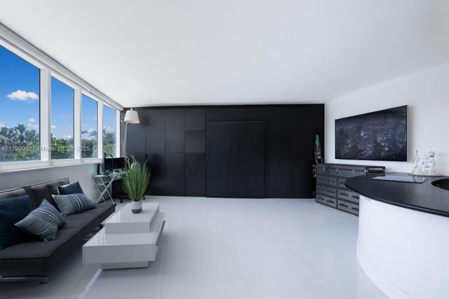 4 of 20 - 300 S Pointe Dr 402, Miami Beach, FL