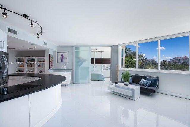 5 of 20 - 300 S Pointe Dr 402, Miami Beach, FL