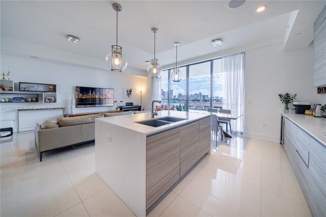 4 of 28 - 3250 Ne 188th St 606, Aventura, FL
