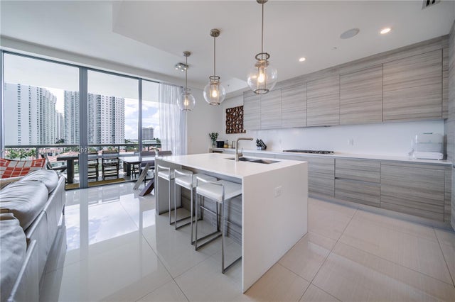 5 of 28 - 3250 Ne 188th St 606, Aventura, FL