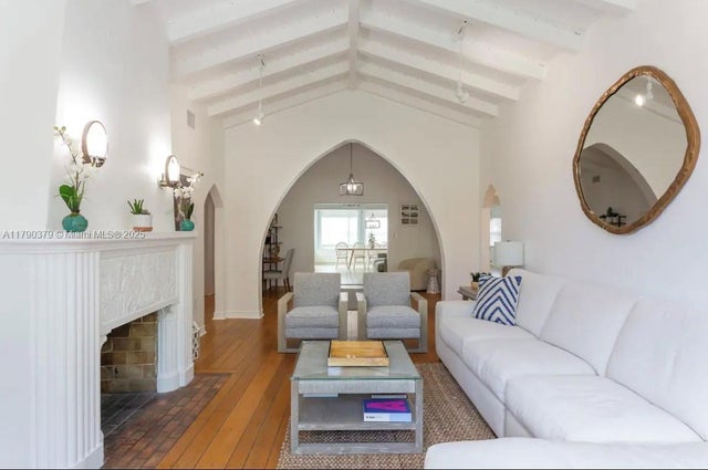 2 of 35 - 820 Ne 80th St, Miami, FL