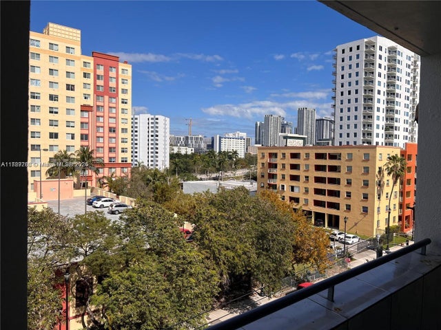 1 of 14 - 546 Sw 1st St 611, Miami, FL
