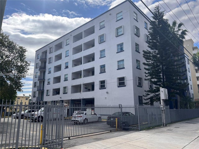 4 of 14 - 546 Sw 1st St 611, Miami, FL
